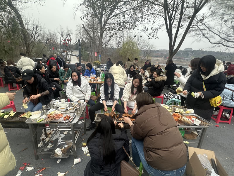 綿陽(yáng)市先鋒醫(yī)療器械有限公司—— 慶?！?.8婦女節(jié)”，共赴燒烤盛宴，致敬巾幗風(fēng)采1.jpg